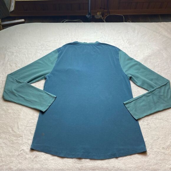 Lululemon Mens Crew Neck Long Sleeve Green Tone One Pocket Shirt - Picture 2 of 8